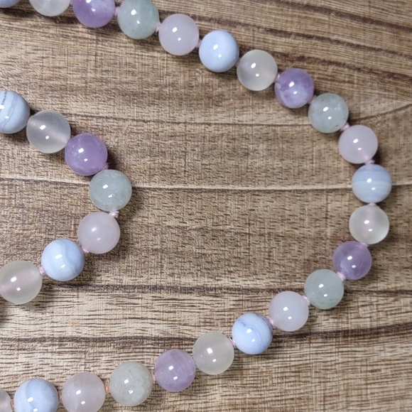 Beautiful Semi-precious Stone Bead Necklace - Picture 2 of 5